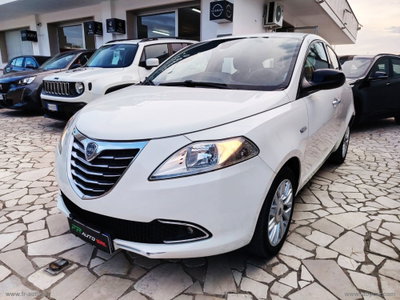 Lancia Ypsilon 1.3 MJT 16V 95 CV 5 porte S&S Silver usata