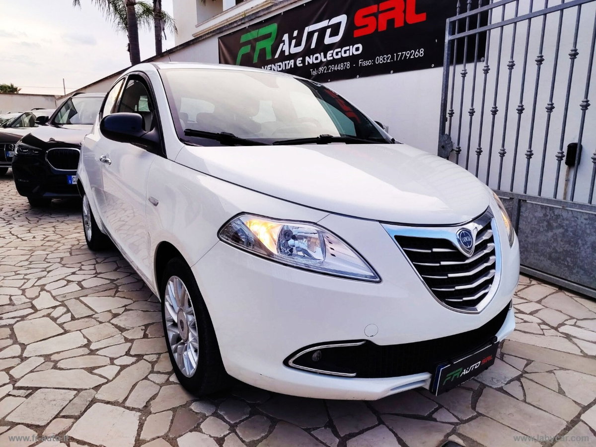 Lancia Ypsilon 1.3 MJT 16V 95 CV 5 porte S&S Silver (2)