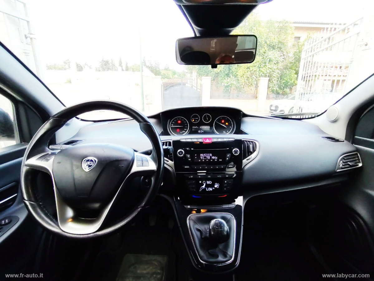 Lancia Ypsilon 1.3 MJT 16V 95 CV 5 porte S&S Silver (4)