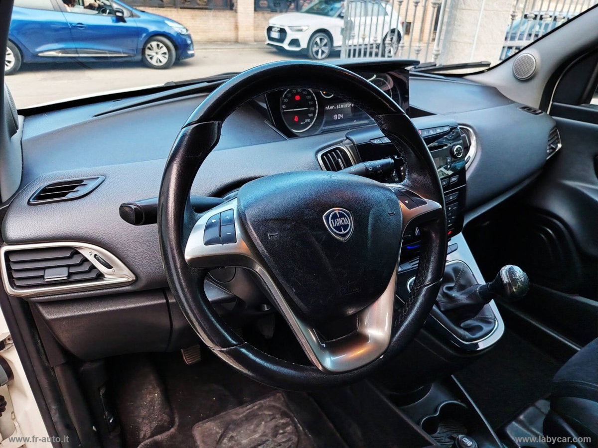 Lancia Ypsilon 1.3 MJT 16V 95 CV 5 porte S&S Silver (5)