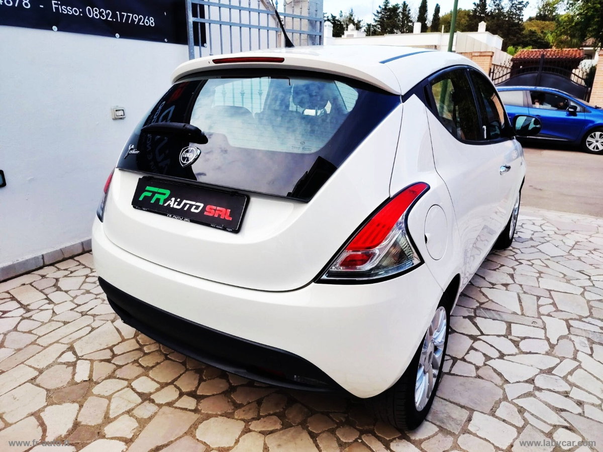 Lancia Ypsilon 1.3 MJT 16V 95 CV 5 porte S&S Silver (8)