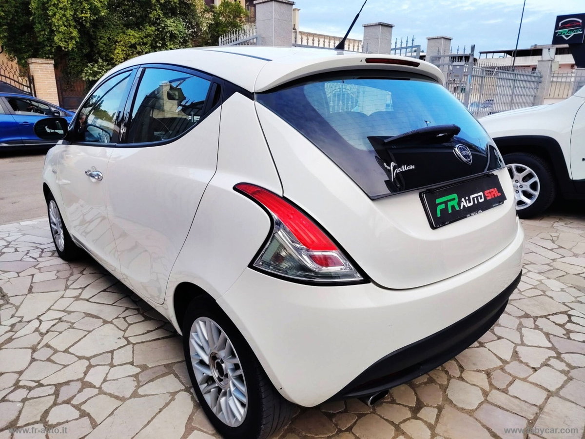 Lancia Ypsilon 1.3 MJT 16V 95 CV 5 porte S&S Silver (9)