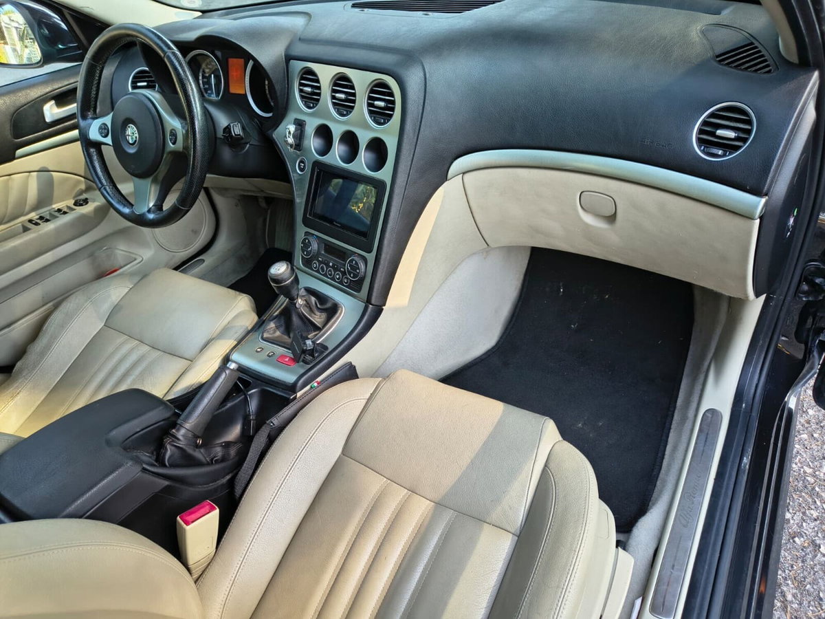 Alfa Romeo 159 SportWagon 1.9 JTDm 16V Sportwagon Distinctive (16)
