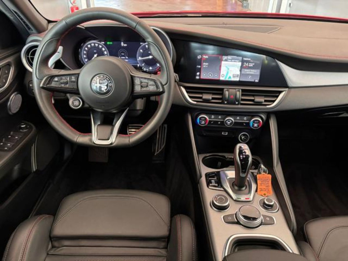 Alfa Romeo Giulia 2.0 Turbo 280 CV AT8 AWD Q4 Estrema (10)