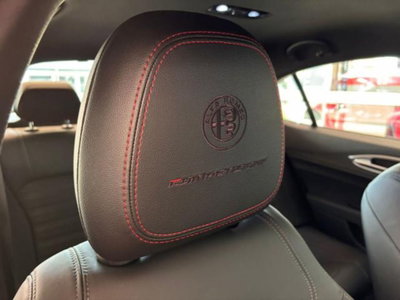 Alfa Romeo Giulia 2.0 Turbo 280 CV AT8 AWD Q4 Estrema (19)