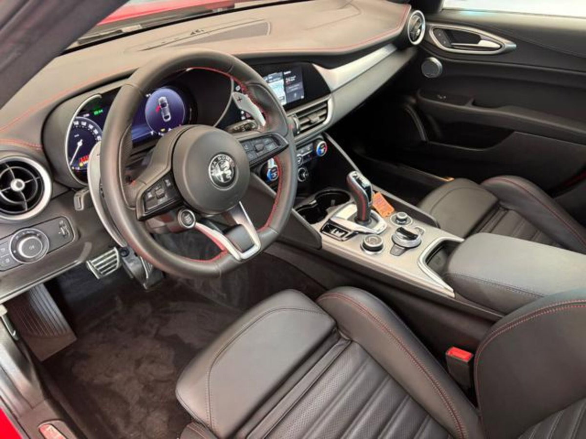 Alfa Romeo Giulia 2.0 Turbo 280 CV AT8 AWD Q4 Estrema (7)