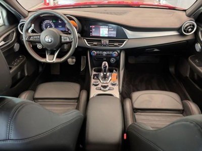 Alfa Romeo Giulia 2.0 Turbo 280 CV AT8 AWD Q4 Estrema (9)