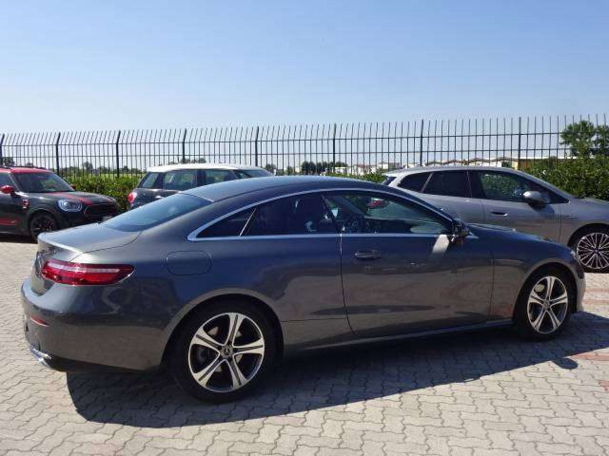 Mercedes-Benz Classe E Coupé 220 d 4Matic Premium (4)