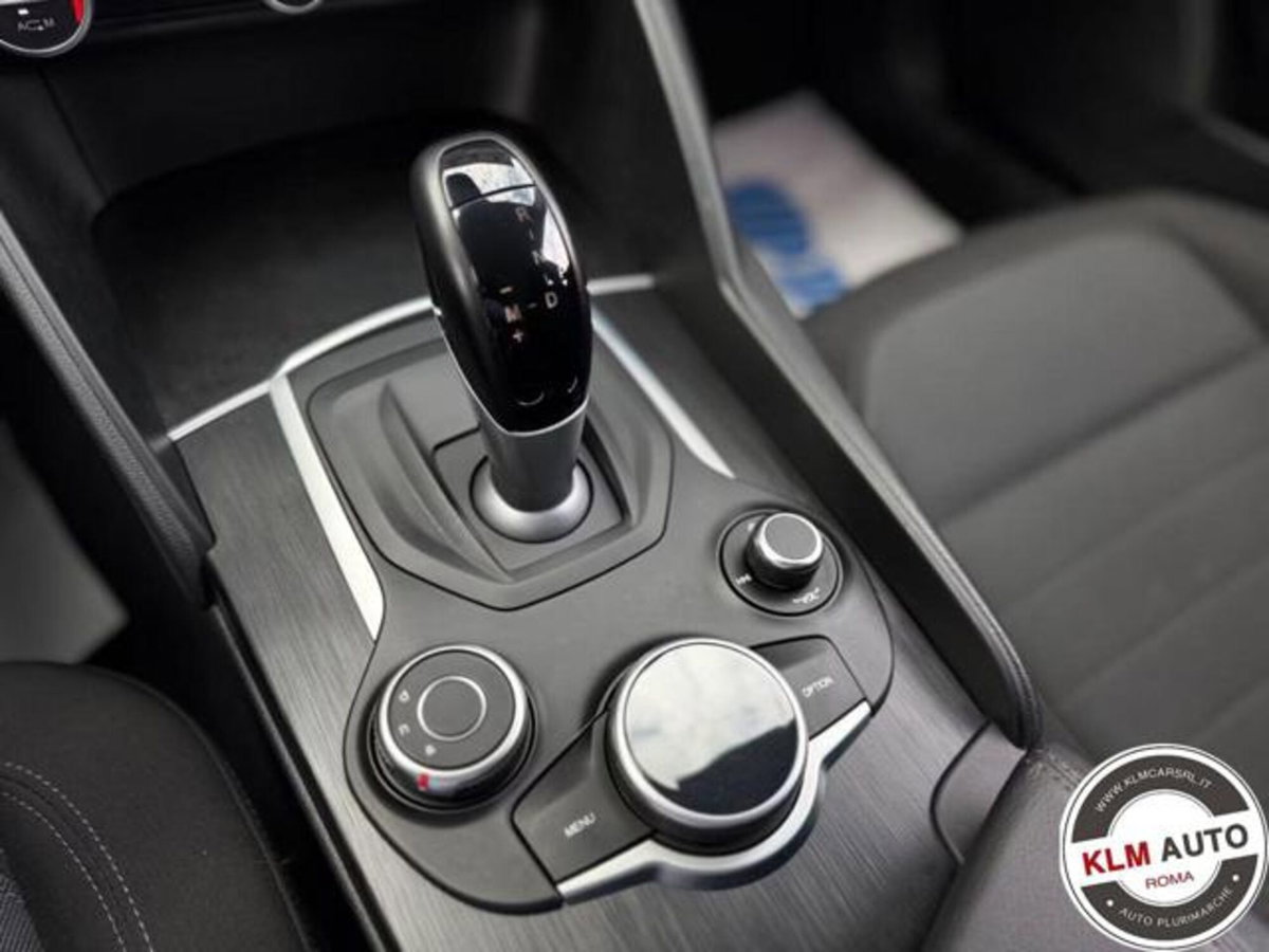 Alfa Romeo Giulia 2.0 Turbo 200 CV AT8 (12)