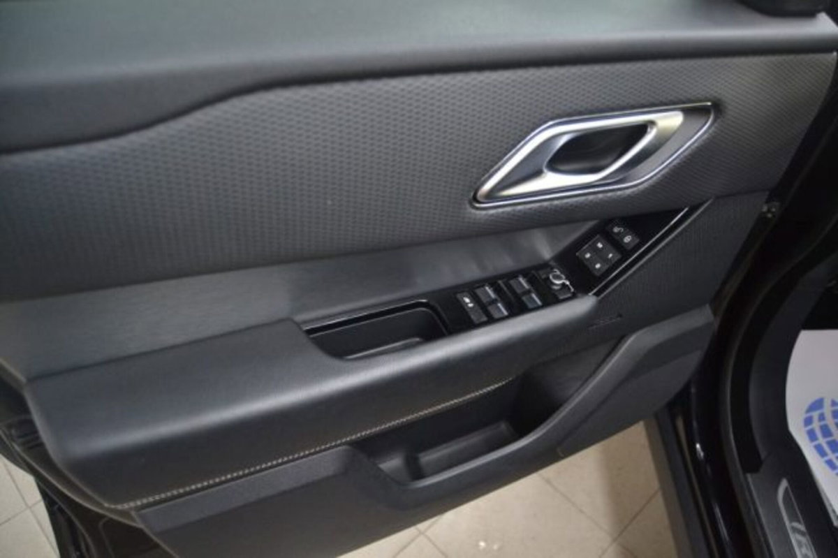 Land Rover Range Rover Velar 2.0D I4 180 CV R-Dynamic HSE (16)