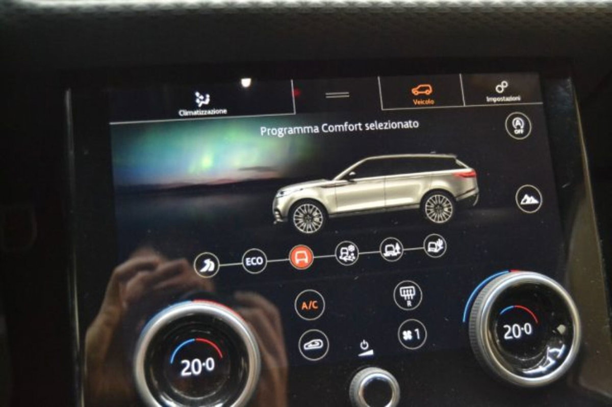 Land Rover Range Rover Velar 2.0D I4 180 CV R-Dynamic HSE (20)
