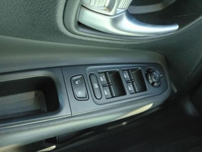 Jeep Renegade 1.3 T4 DDCT Limited (12)