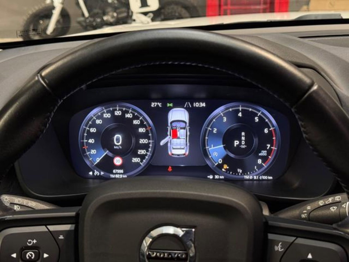 Volvo XC40 T2 Geartronic Momentum Core (19)
