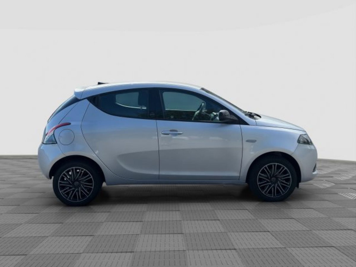 Lancia Ypsilon 1.0 FireFly 5 porte S&S Hybrid Gold Plus (6)