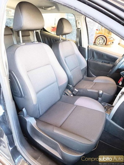 Peugeot 207 HDi 70CV 5p. Allure (9)