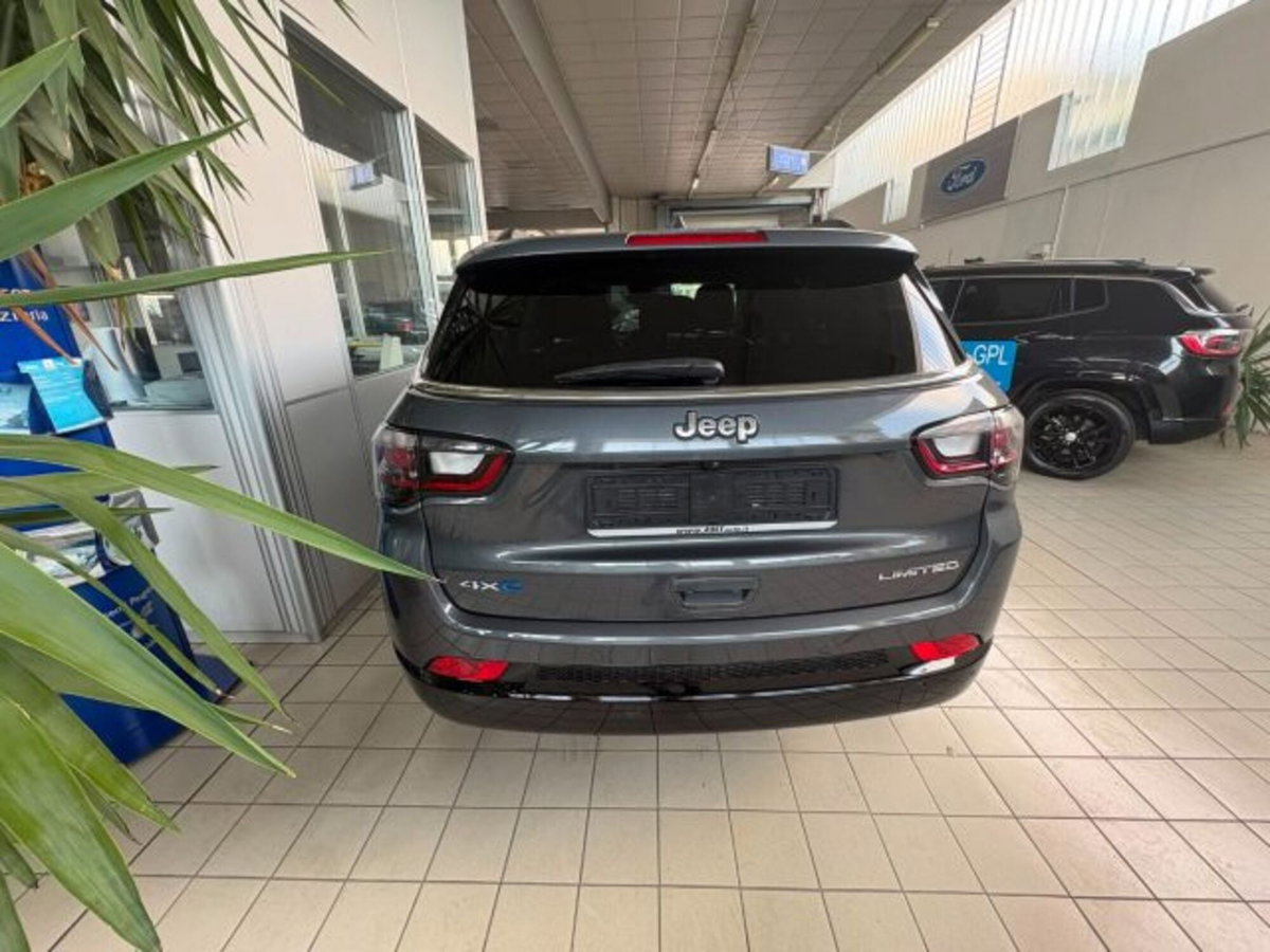 Jeep Compass 1.3 T4 190CV PHEV AT6 4xe Business Plus (3)