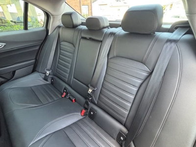 Alfa Romeo Giulia 2.2 Turbodiesel 210 CV AT8 AWD Q4 Veloce (10)