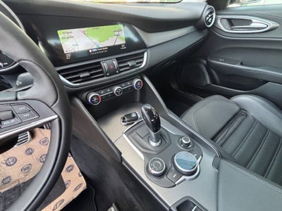 Alfa Romeo Giulia 2.2 Turbodiesel 210 CV AT8 AWD Q4 Veloce (15)