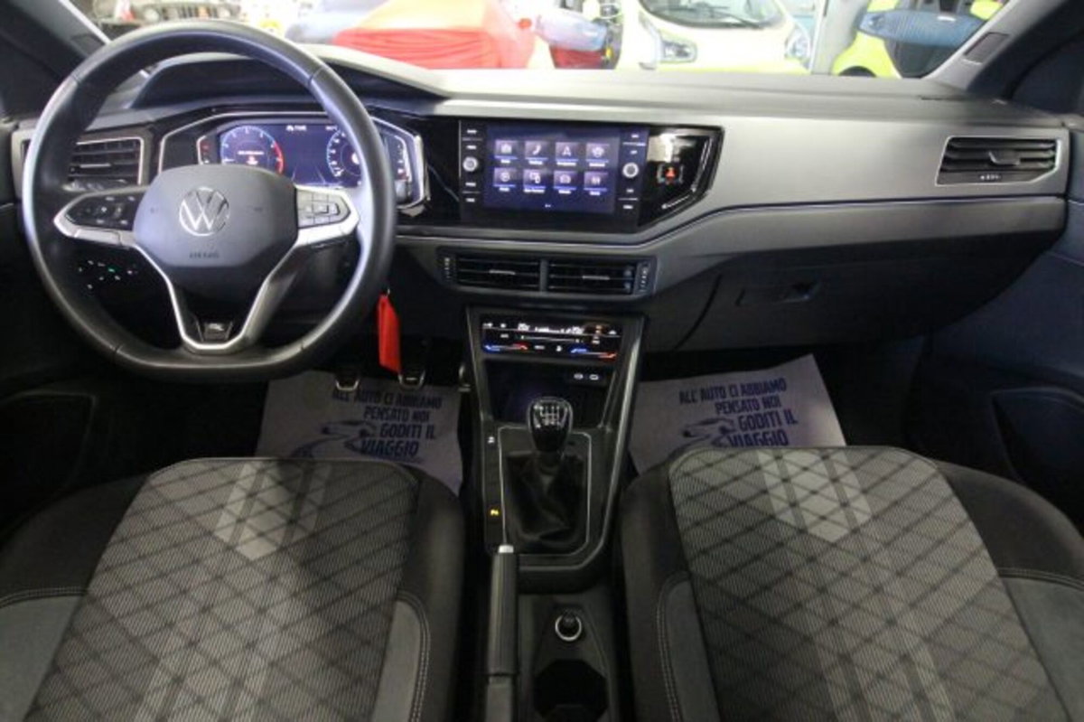 Volkswagen Taigo 1.0 tsi R-Line 115cv (11)