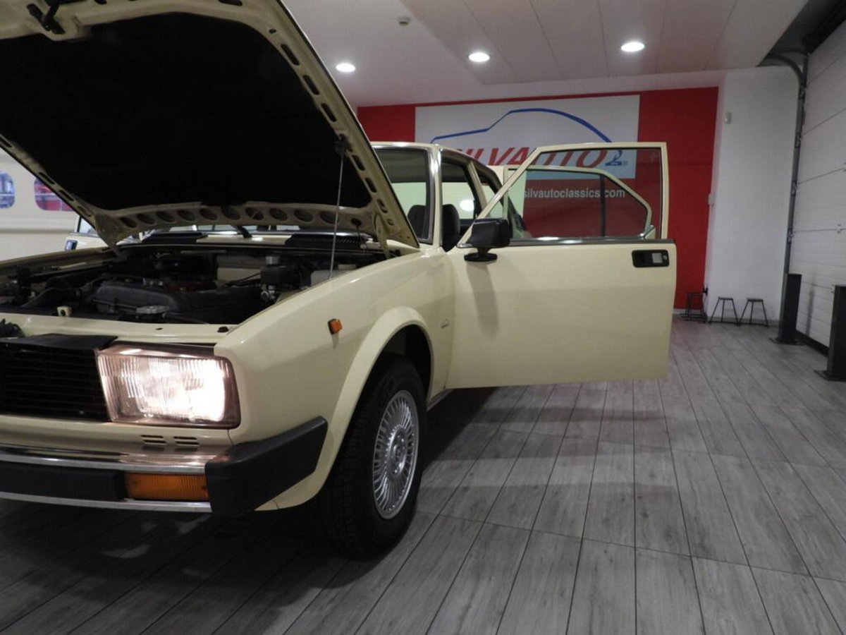 Alfa Romeo Alfetta 2.0 L (8)
