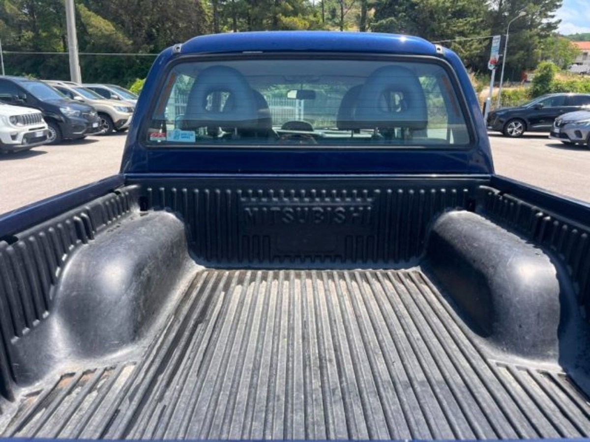 Mitsubishi L200 2.5 TDI 4WD Double Cab Pick-up GL (9)