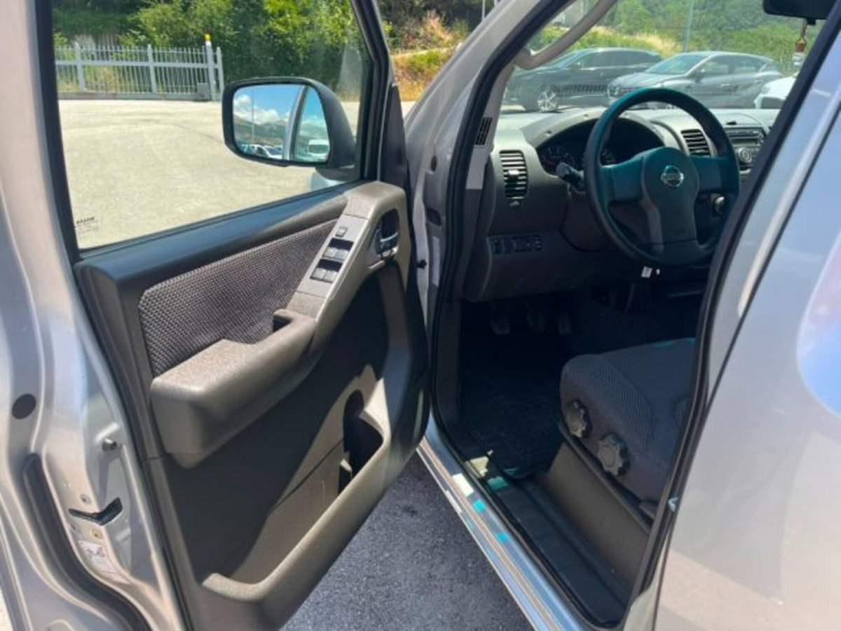 Nissan Navara 2.5 dCi 4 porte Double Cab LE (5)