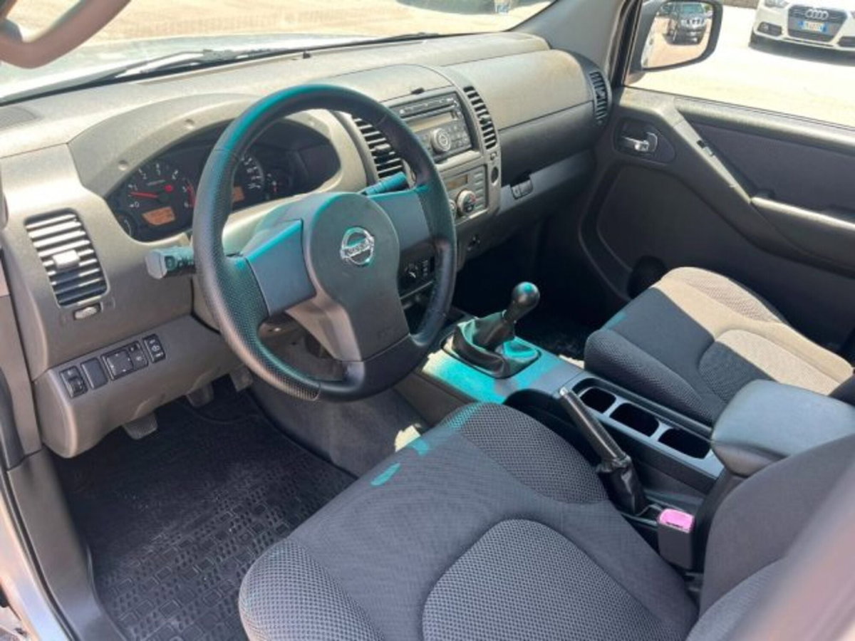Nissan Navara 2.5 dCi 4 porte Double Cab LE (6)