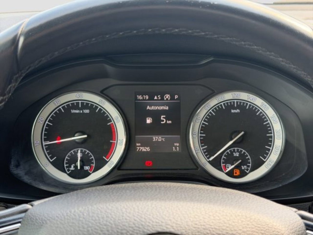 Skoda Karoq 1.5 tsi Executive dsg (15)