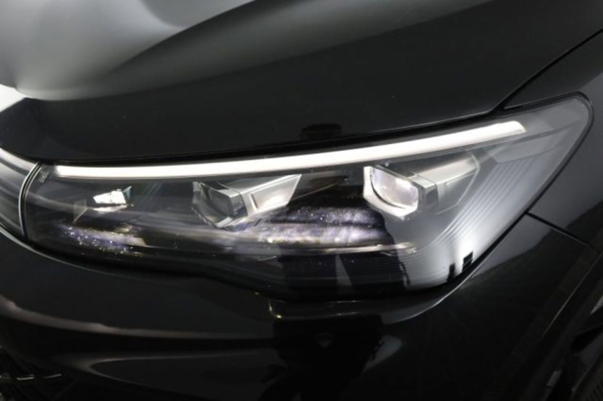 Volkswagen Tiguan 2.0 tdi R-Line 150cv dsg (9)