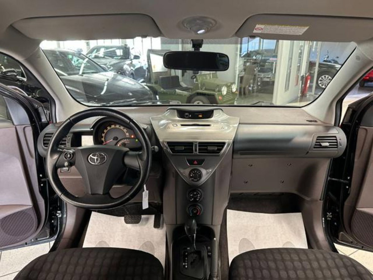 Toyota iQ 1.0 Multidrive (10)