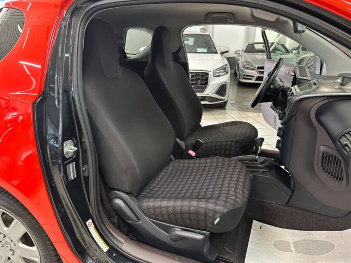 Toyota iQ 1.0 Multidrive (12)