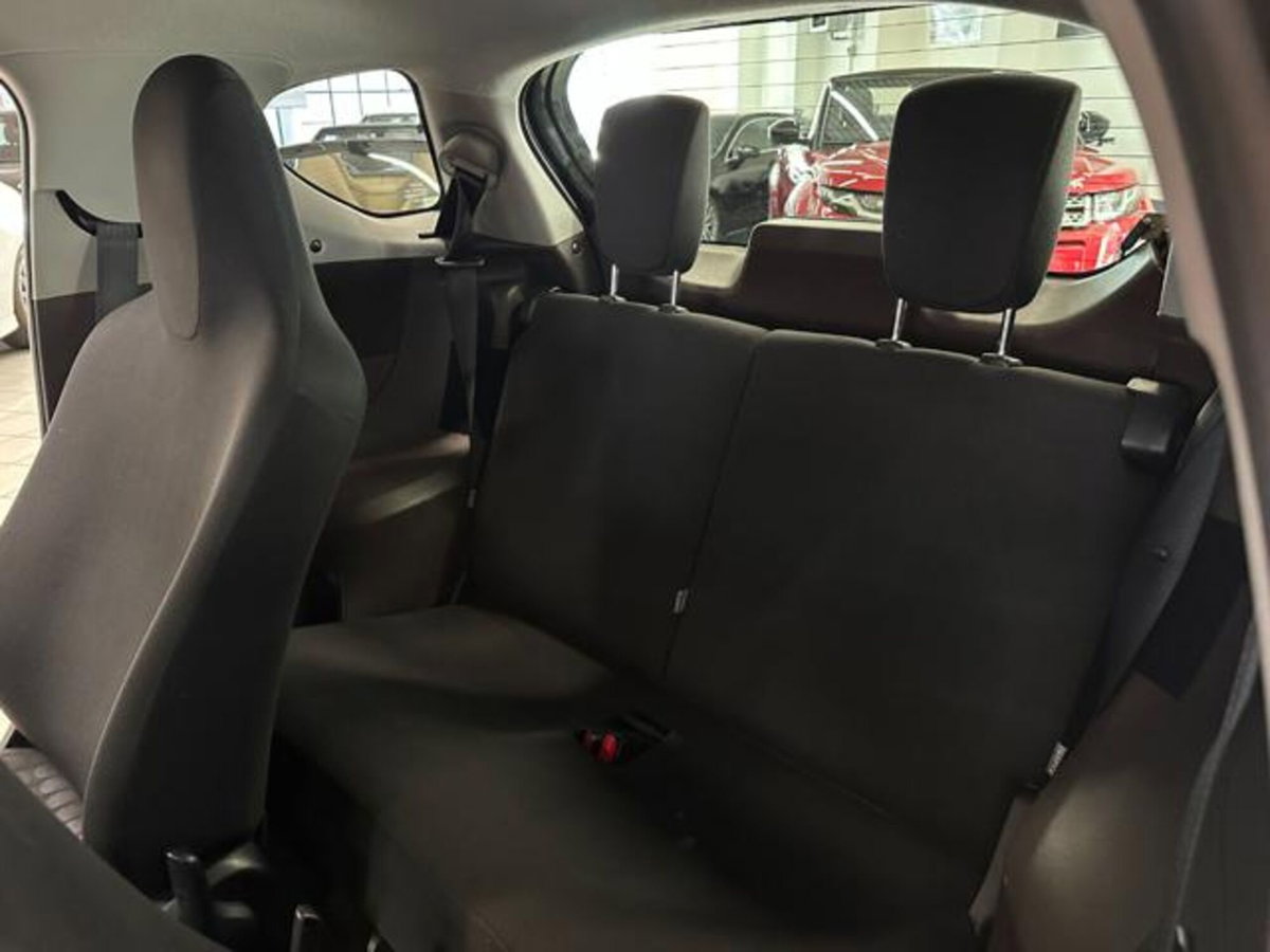 Toyota iQ 1.0 Multidrive (13)