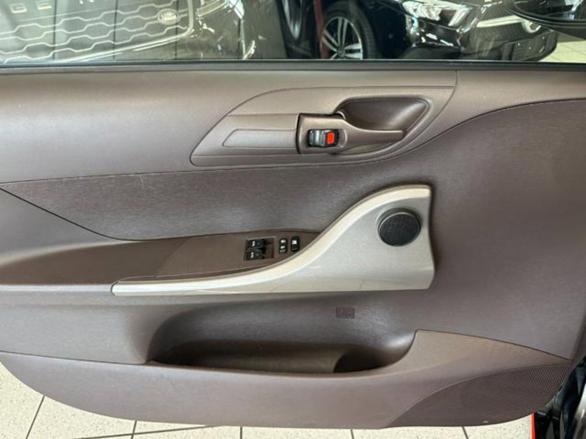 Toyota iQ 1.0 Multidrive (16)