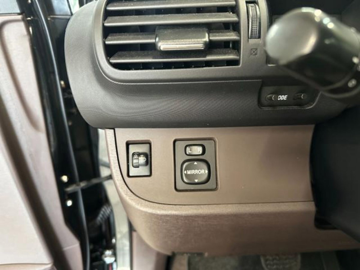 Toyota iQ 1.0 Multidrive (17)