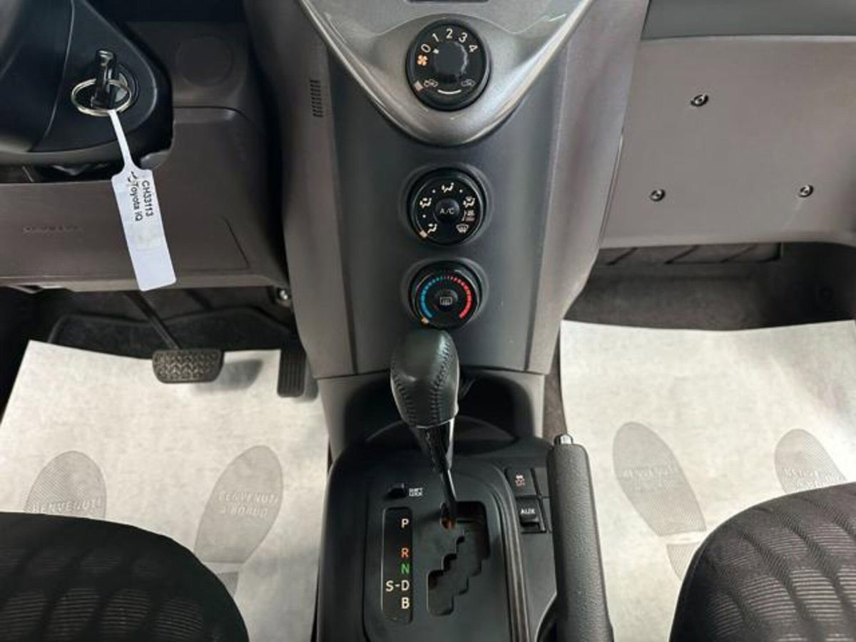 Toyota iQ 1.0 Multidrive (18)