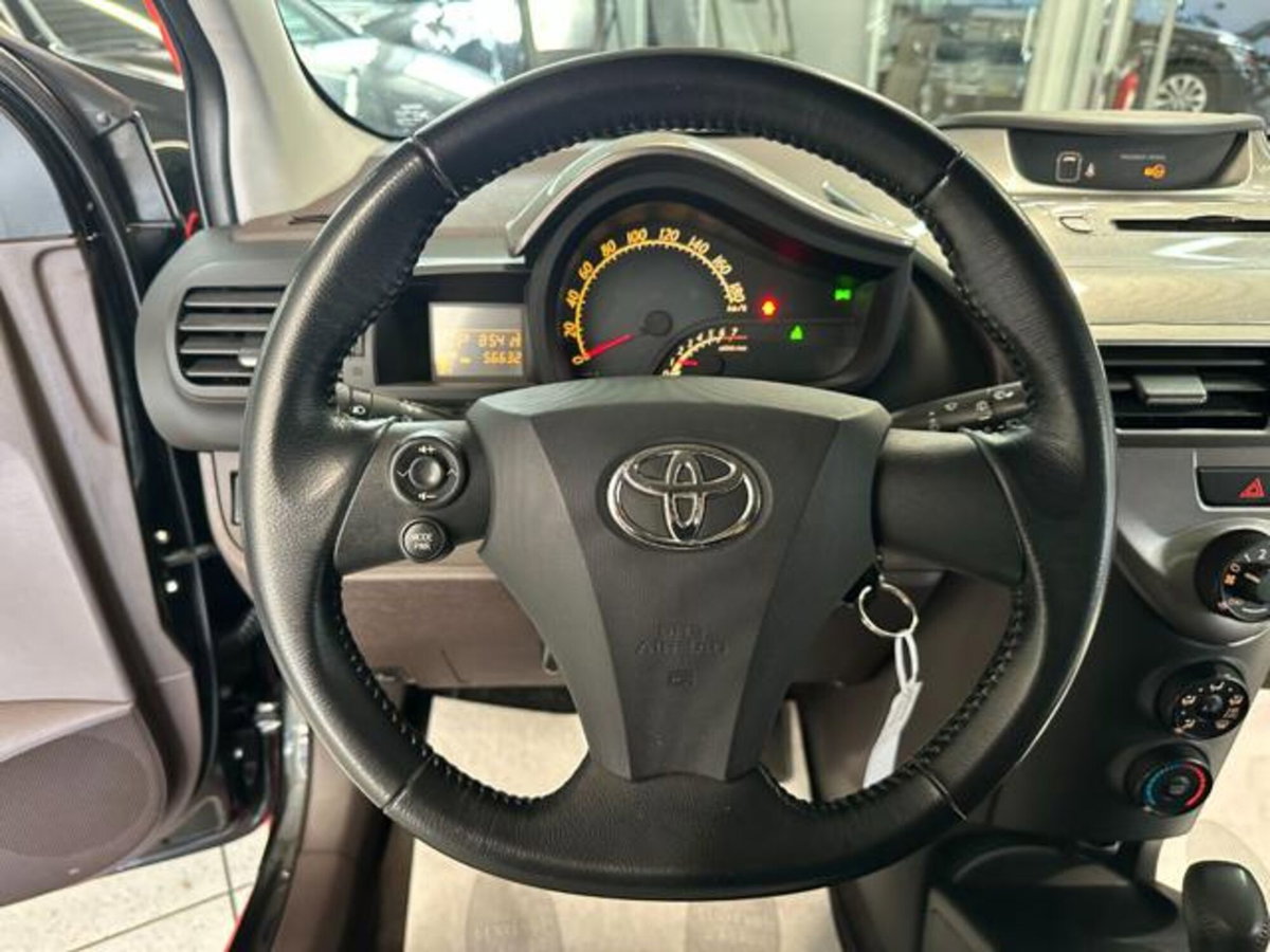 Toyota iQ 1.0 Multidrive (19)