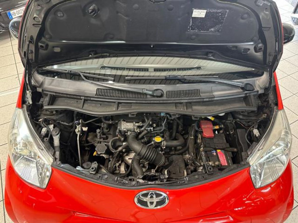 Toyota iQ 1.0 Multidrive (6)