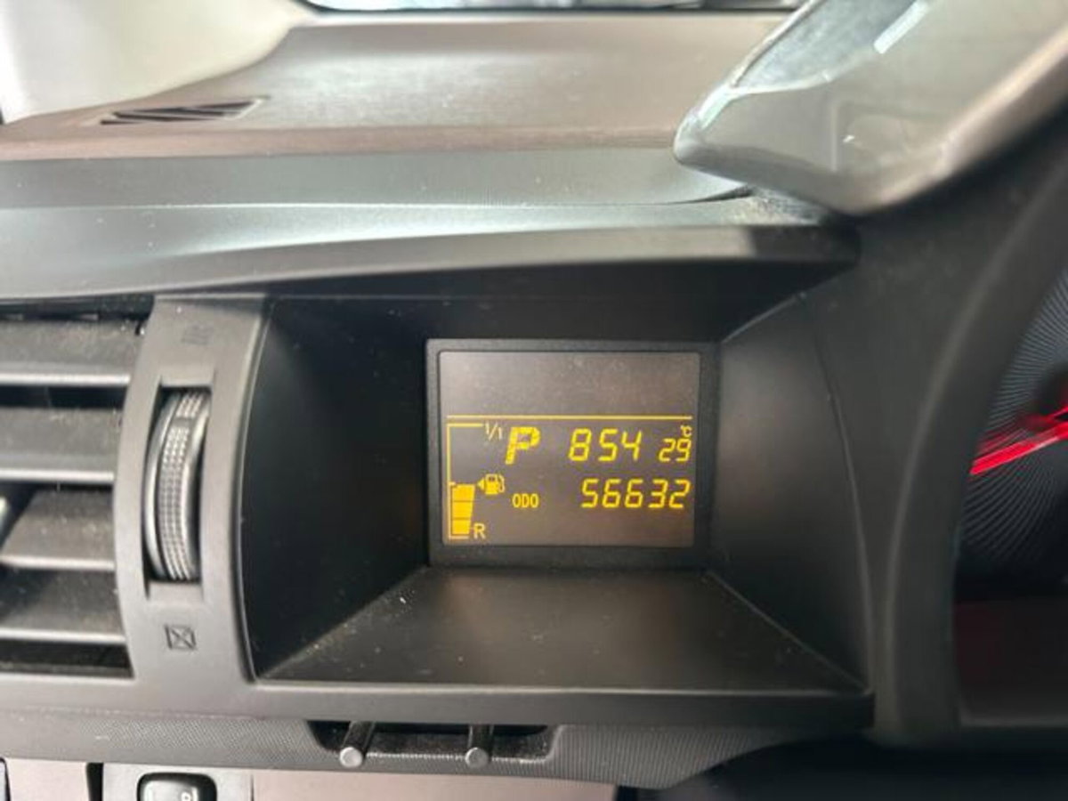 Toyota iQ 1.0 Multidrive (9)