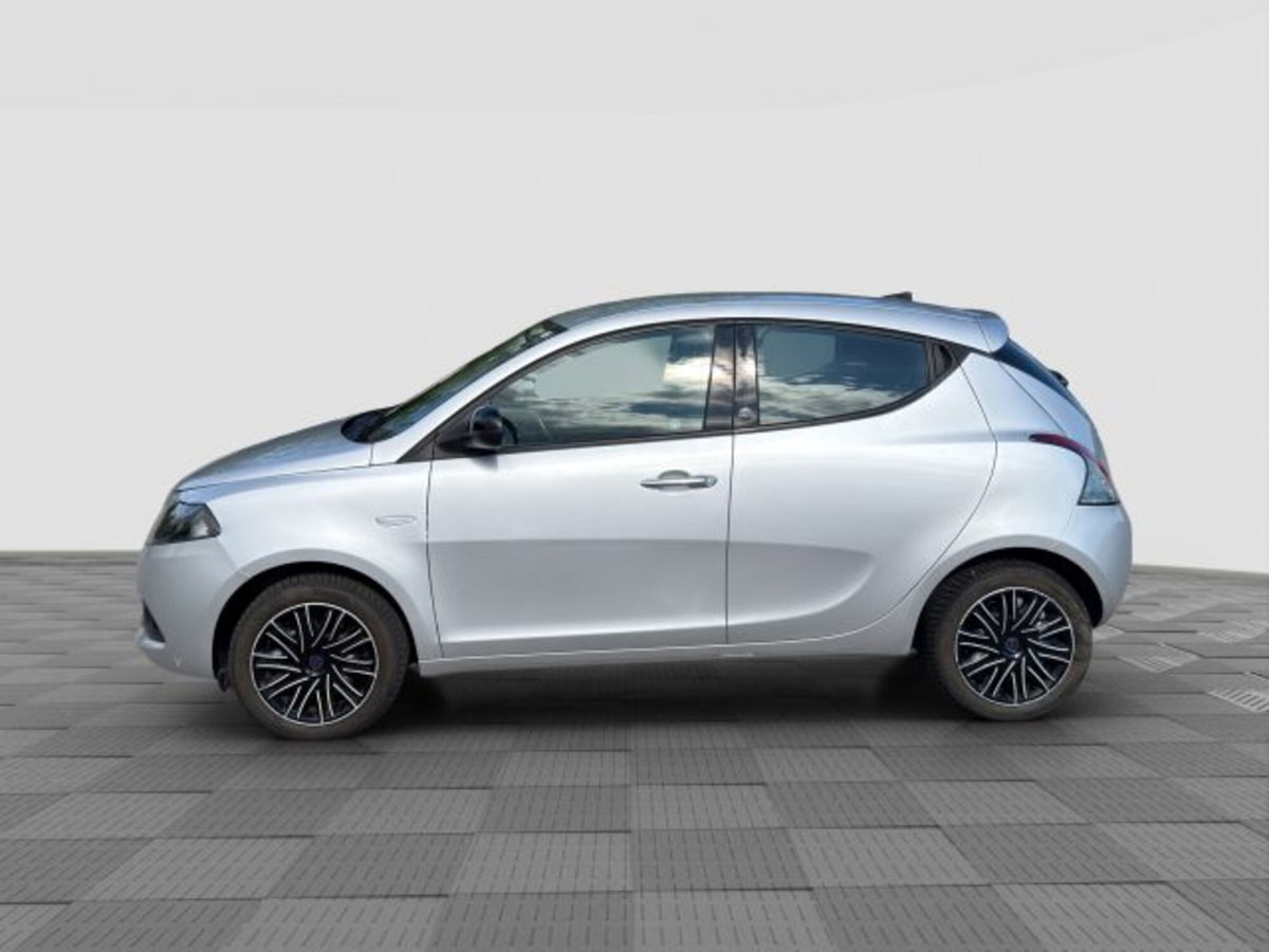 Lancia Ypsilon 1.0 FireFly 5 porte S&S Hybrid Gold Plus (2)