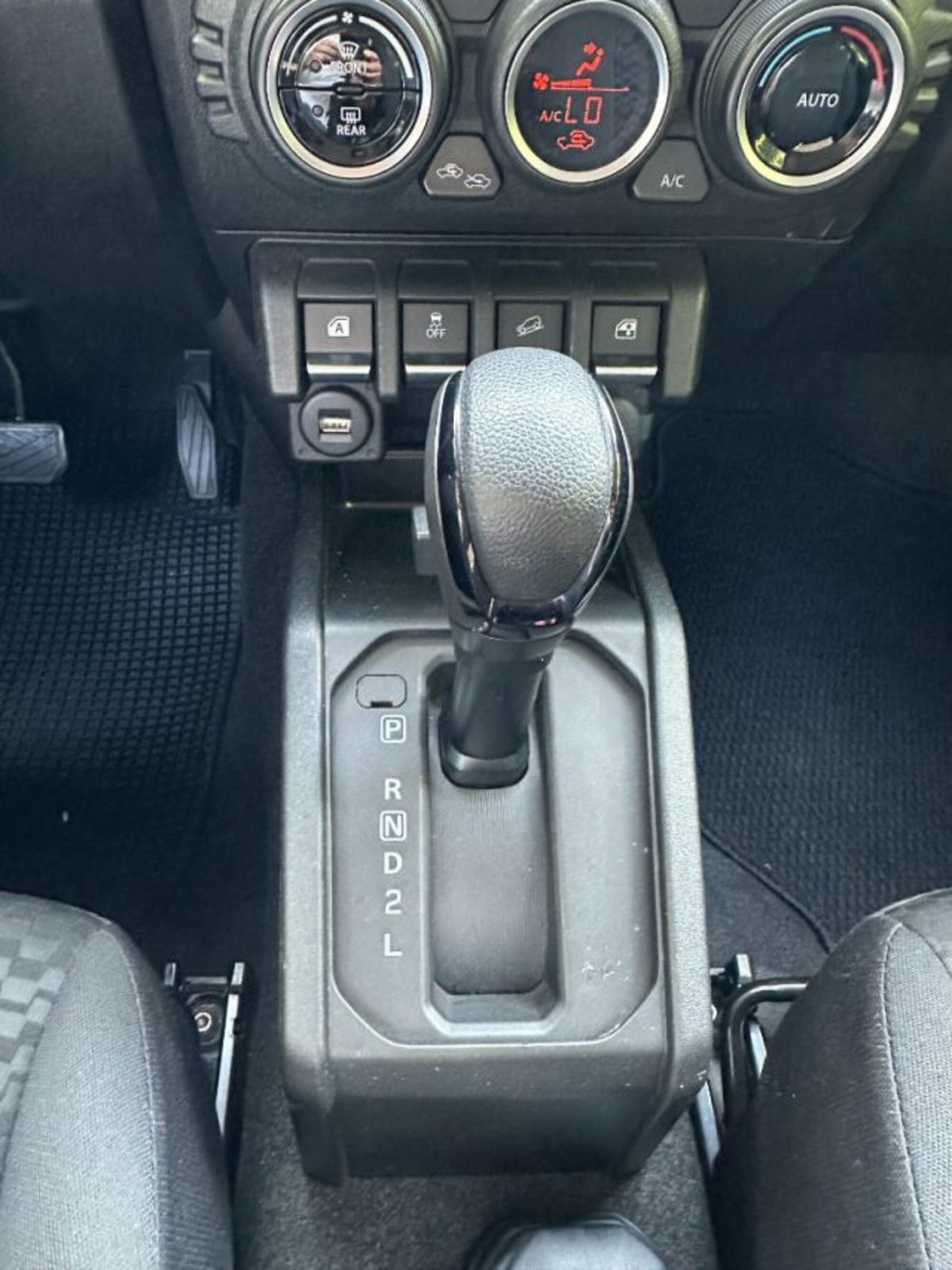 Suzuki Jimny 1.5 4AT Top (15)