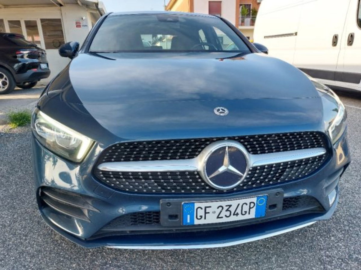 Mercedes-Benz Classe A Sedan 180 d Automatic 4p. Premium (2)