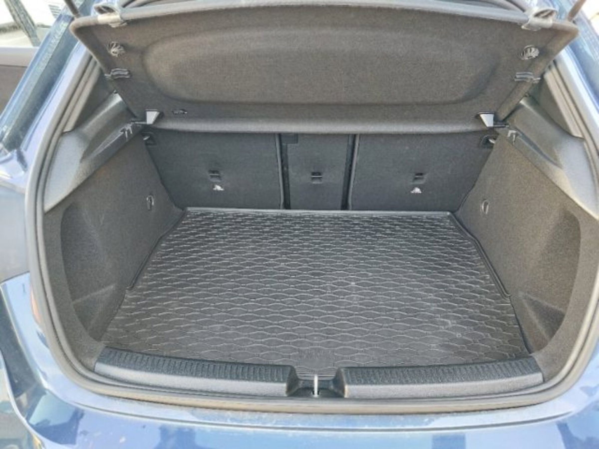 Mercedes-Benz Classe A Sedan 180 d Automatic 4p. Premium (8)