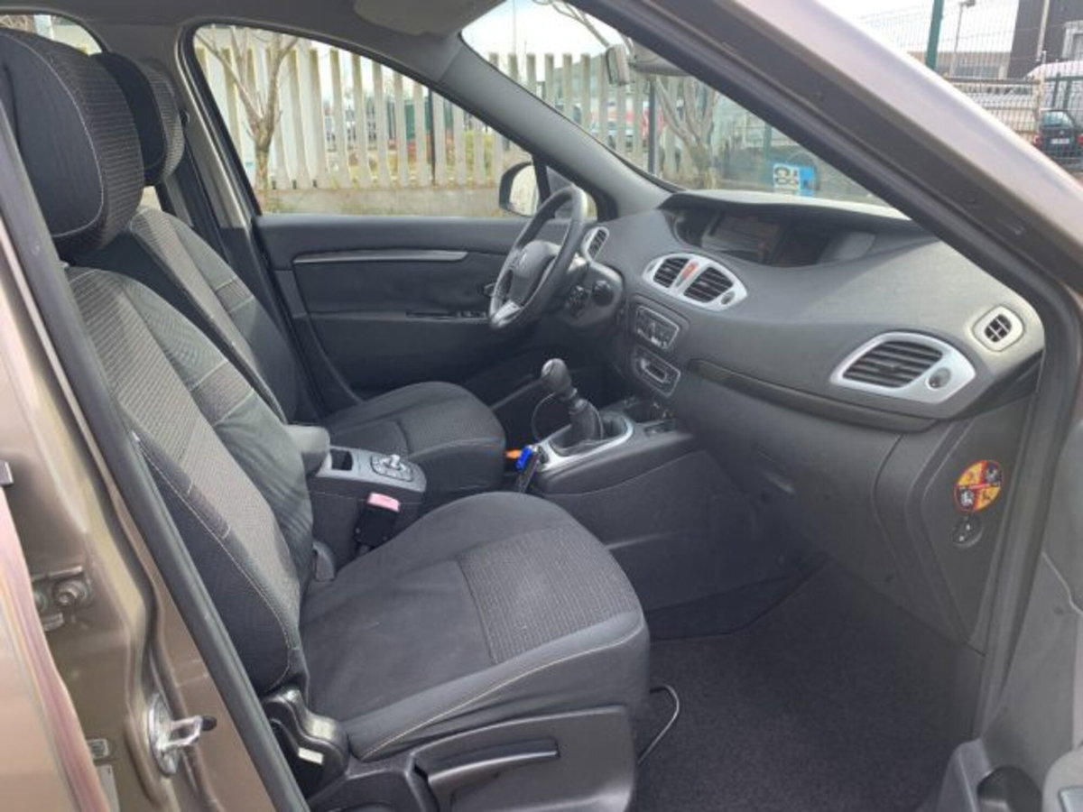 Renault Scenic E-Tech Electric 1.4 TCe Dynamique (13)