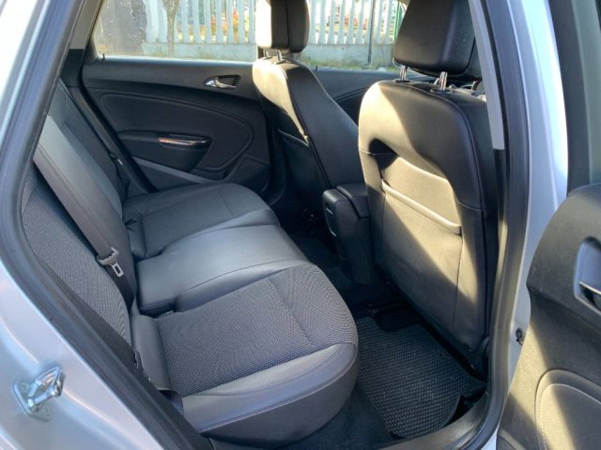Opel Astra Station Wagon 1.6 115CV Sports Cosmo (11)