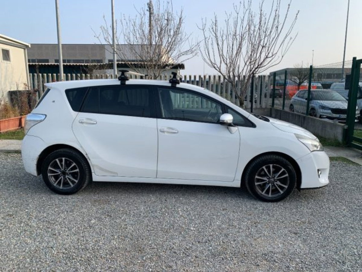 Toyota Verso 1.6 D-4D 7 posti (4)