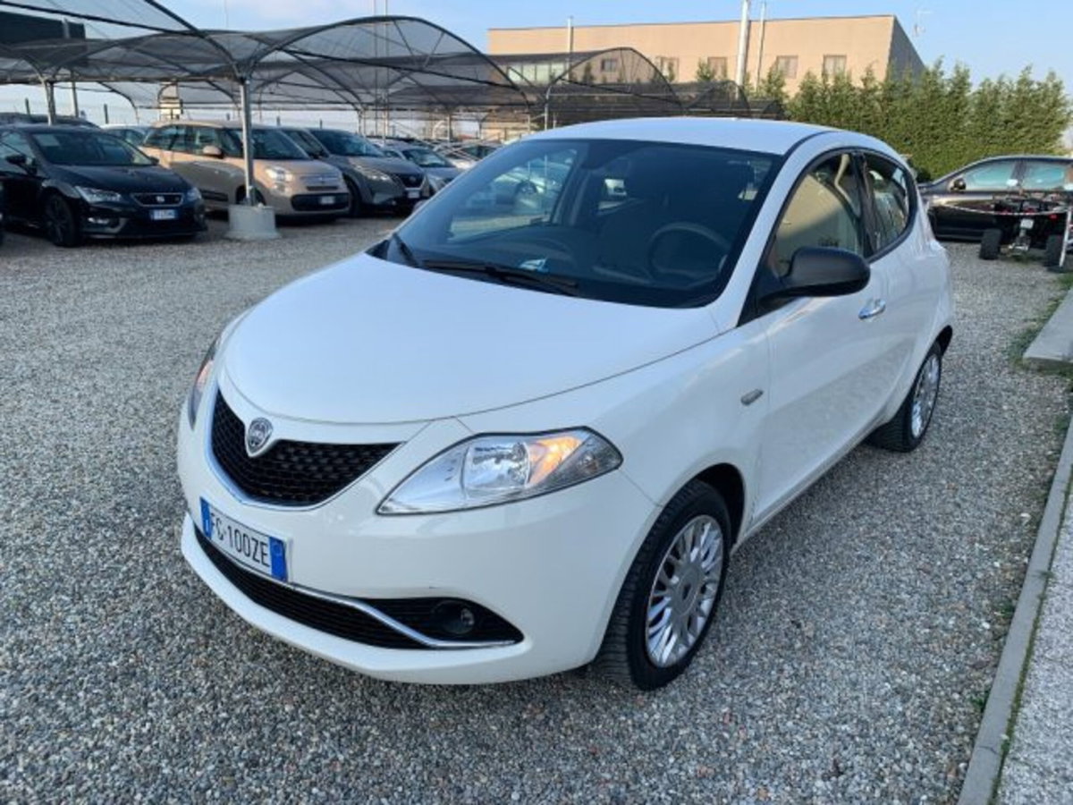 Lancia Ypsilon 1.2 69 CV 5 porte Platinum