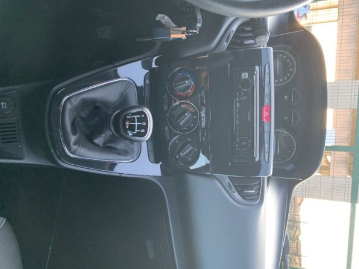 Lancia Ypsilon 1.2 69 CV 5 porte Platinum (15)