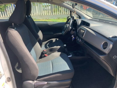 Toyota Yaris 1.0 3 porte Active (10)