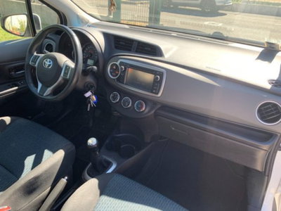 Toyota Yaris 1.0 3 porte Active (12)