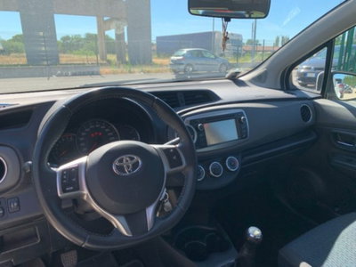 Toyota Yaris 1.0 3 porte Active (13)